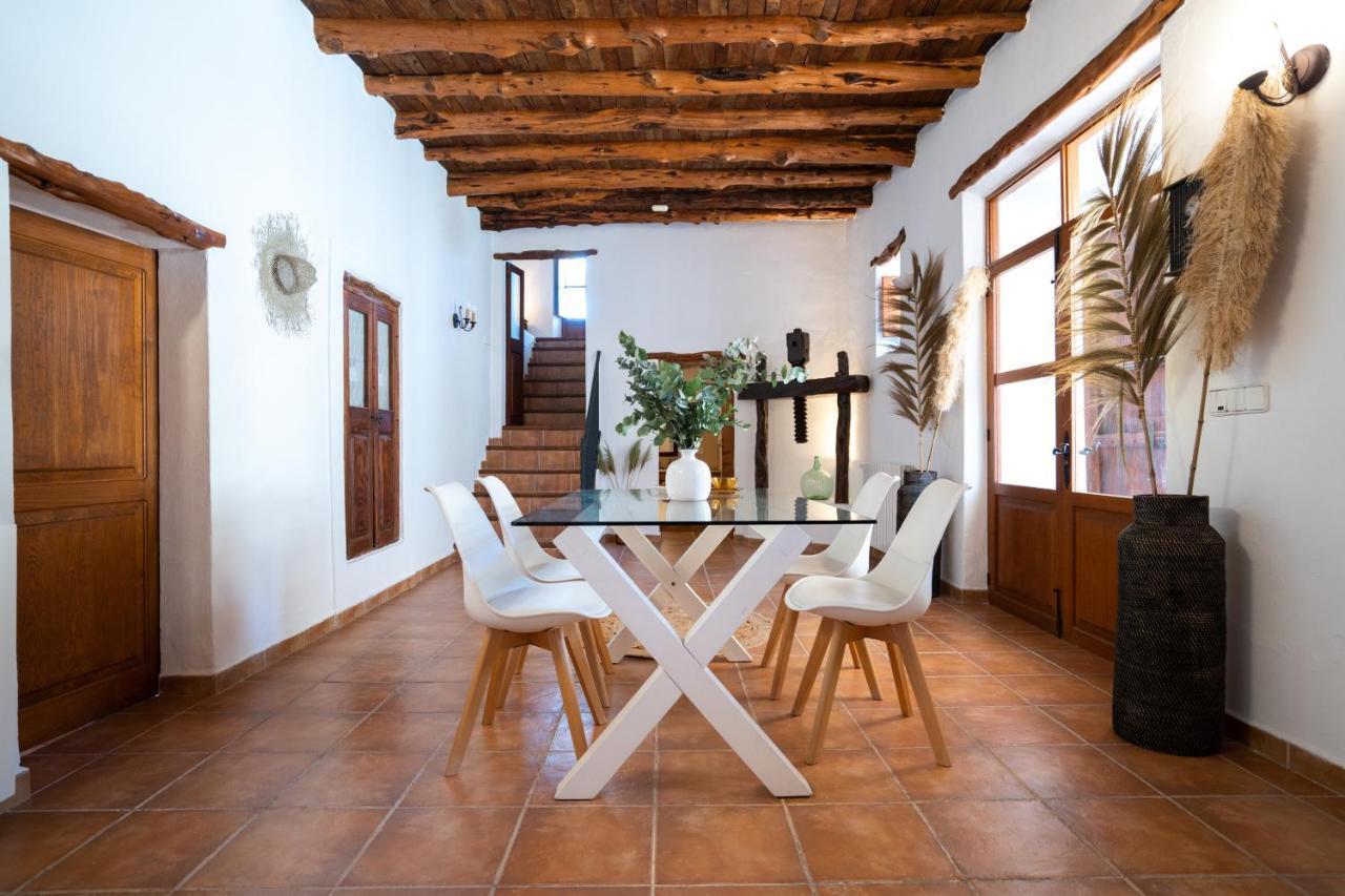 7 Bedroom With Pool - 5mins Walk To - Ramon Villa *