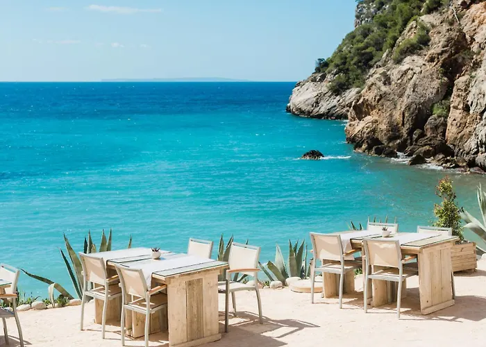 7 Bedroom Villa With Pool - 5Mins Walk To Cala Llonga Beach - Can Ramon