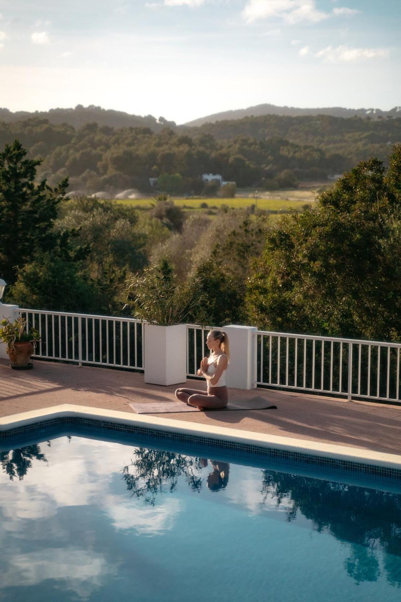 7 Bedroom With Pool - 5mins Walk To - Ramon Villa *
